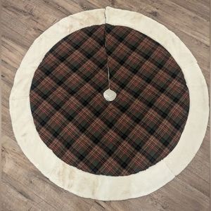 Plaid, fur trimmed tree skirt